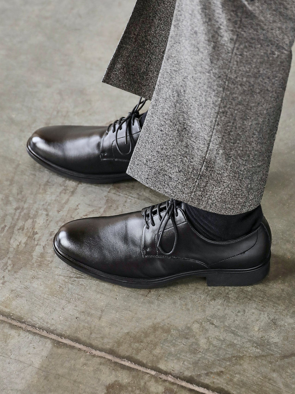 Angelo Mens Black Faux Leather Lace-Up Shoes