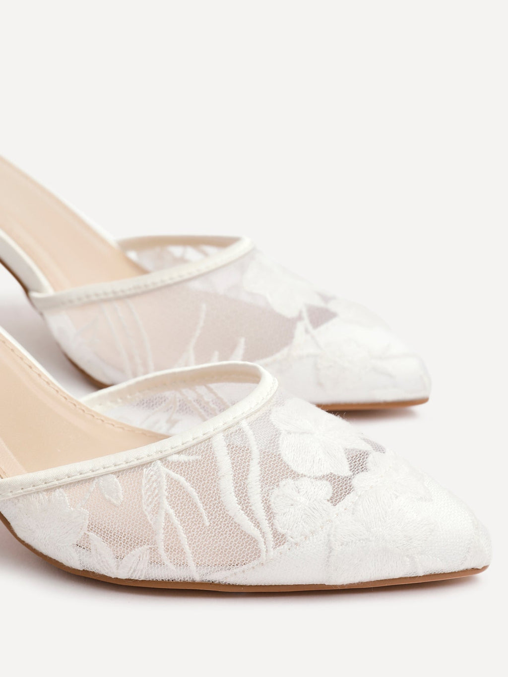 Essence Bridal Lace Court Heels