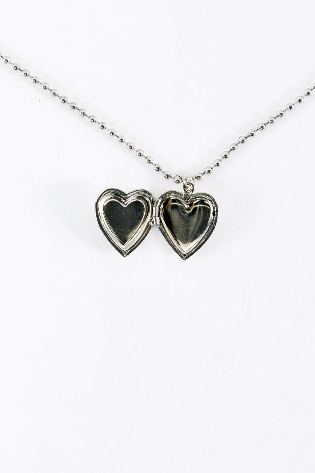 JWLEHL - Enameled Heart Locket