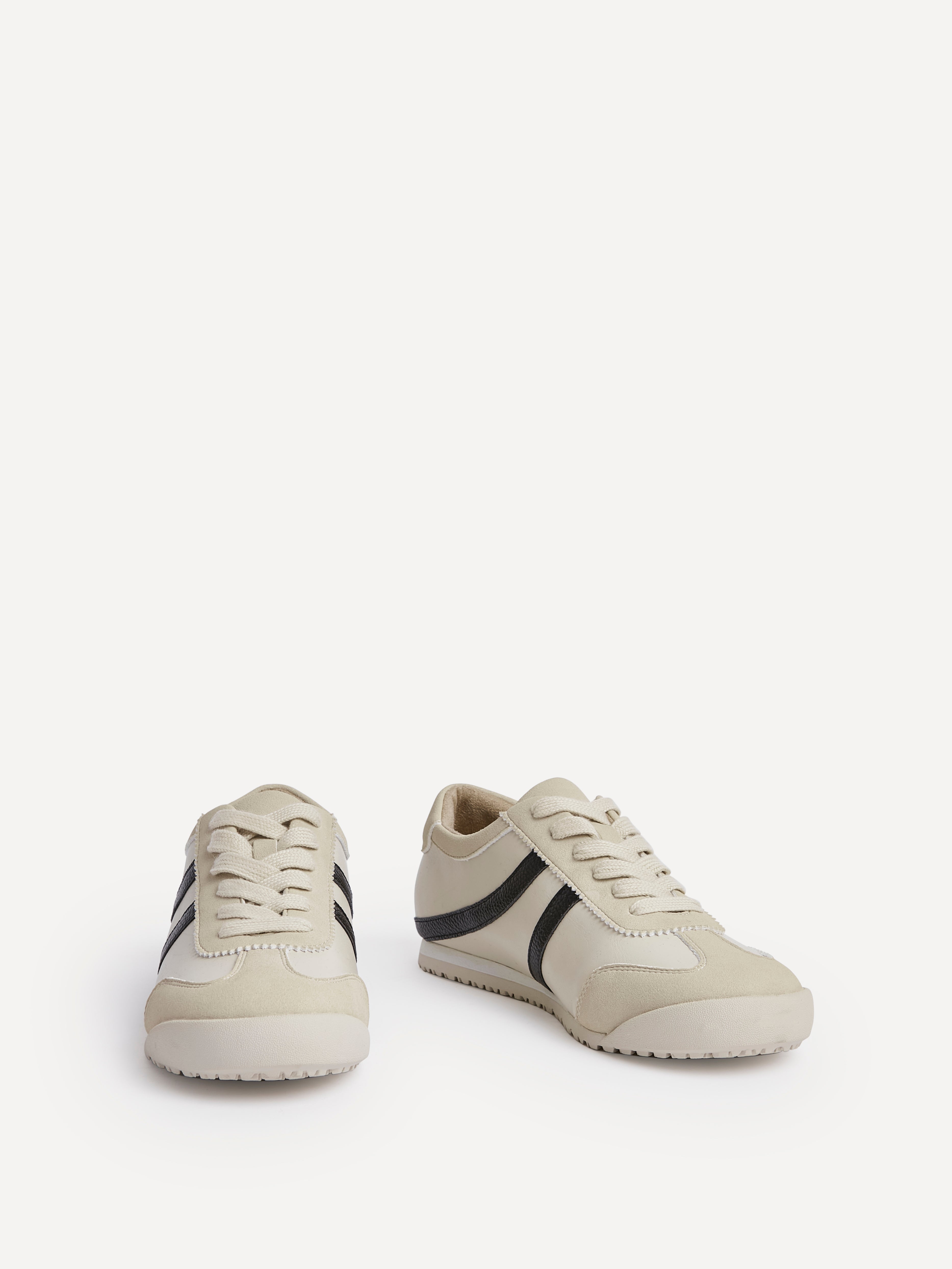 Strike Beige Trainers