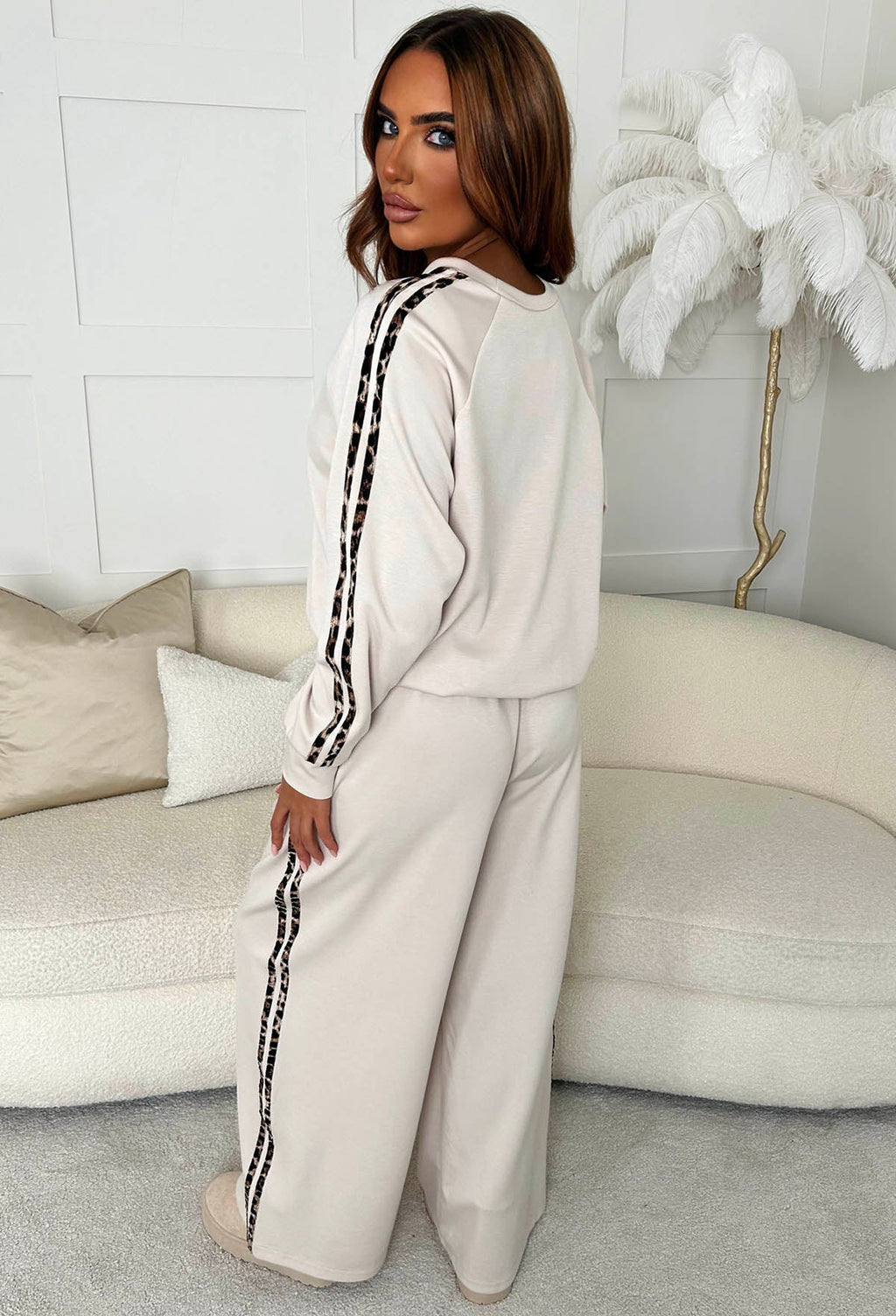 Effortless Cool Beige Contrast Edge Activewear Set