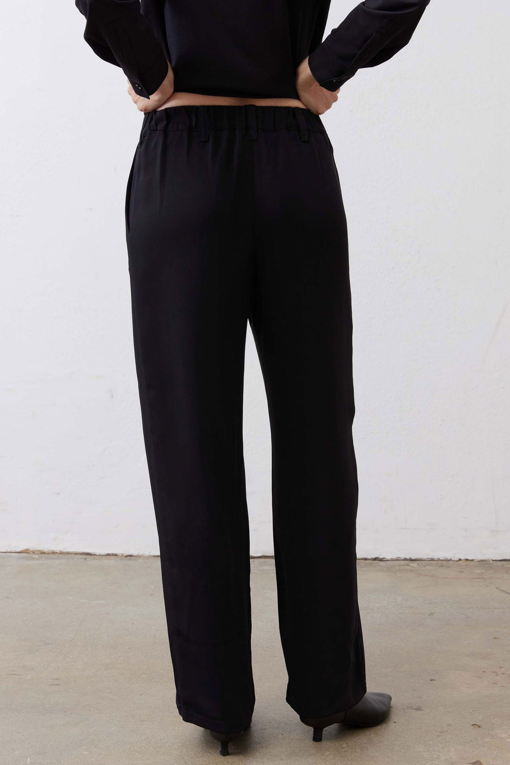 Streamline Straight Leg Pants