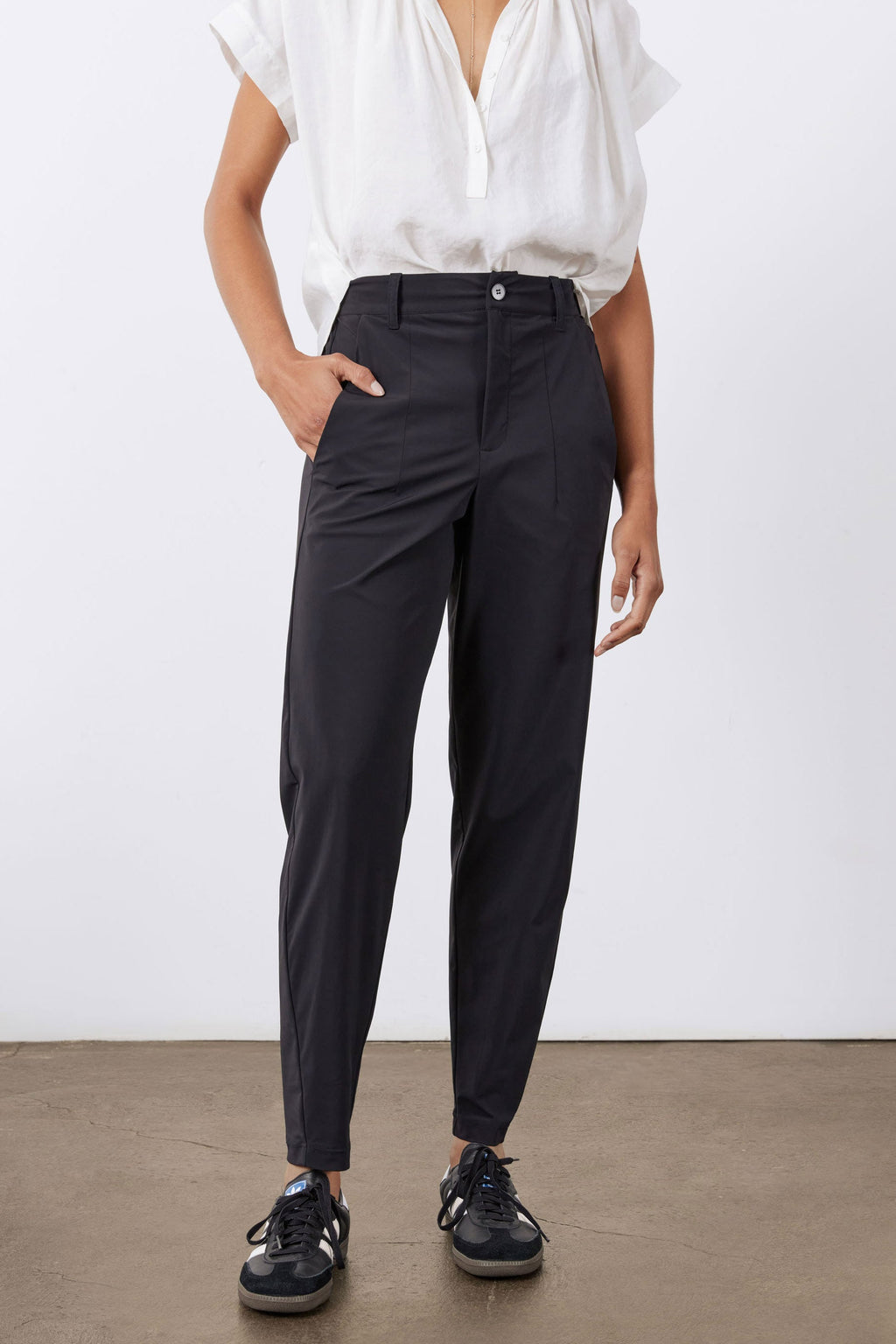 Petite Not Too Tapered Pants