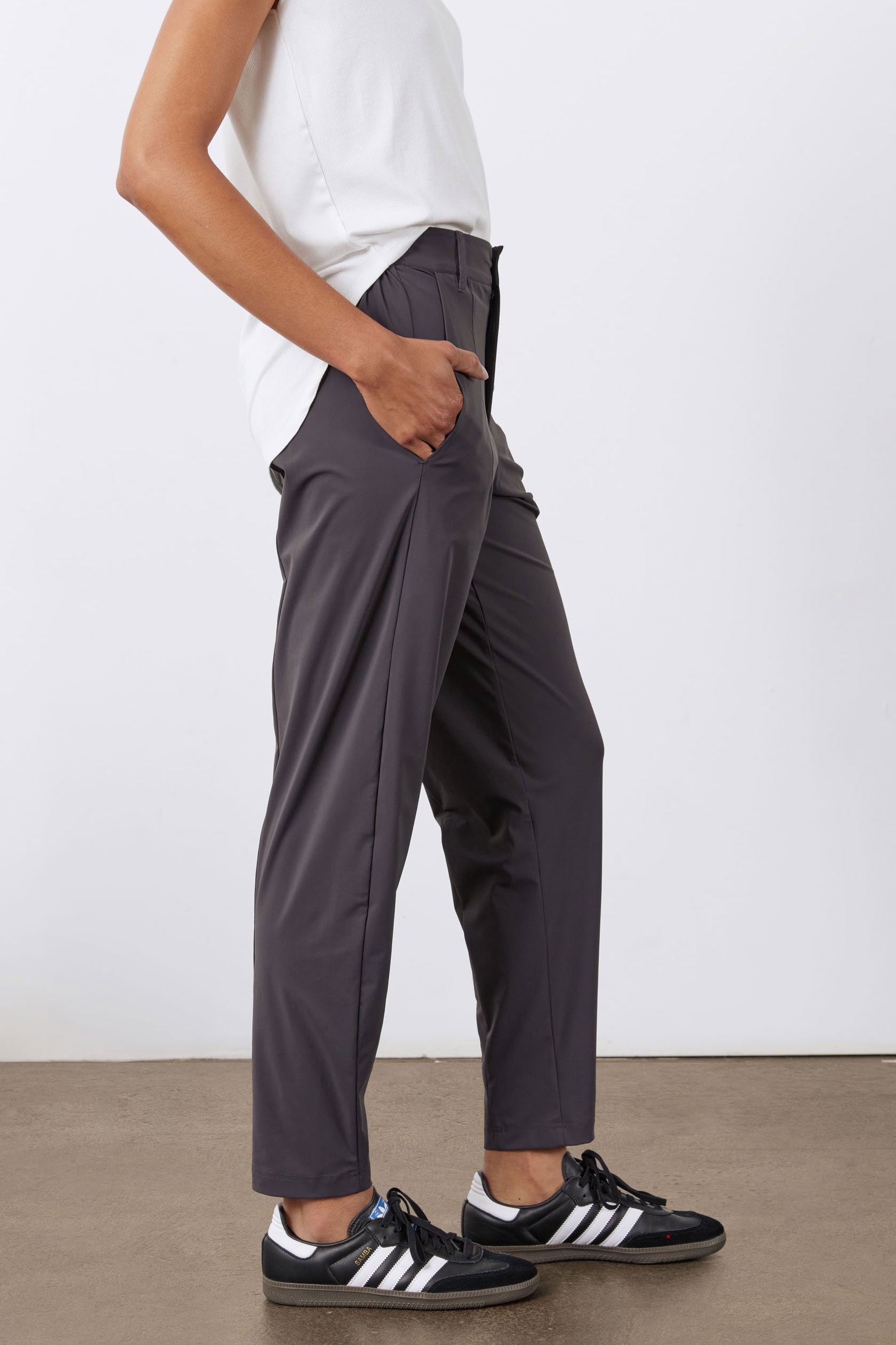 Petite Not Too Tapered Pants