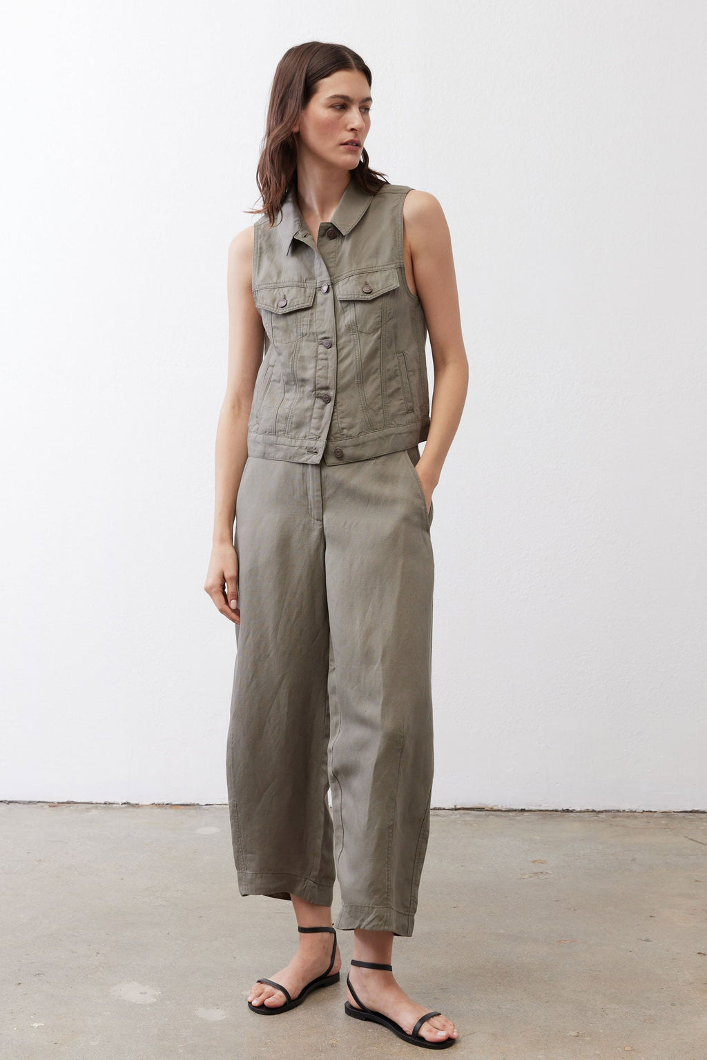 The Petite Wide Leg Ankle Pants