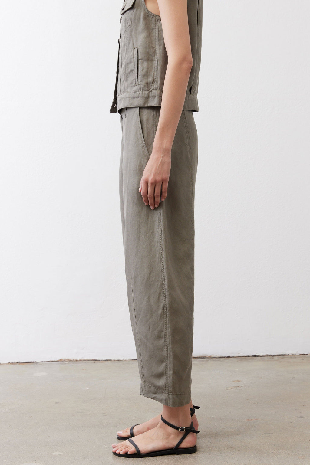 The Petite Wide Leg Ankle Pants